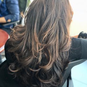 Meet your Posher, Mona